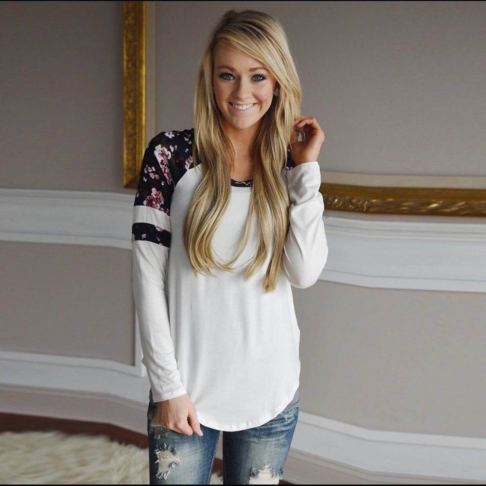 RATED 5π NEW White Floral Long Sleeve Top - Picture 2 of 6